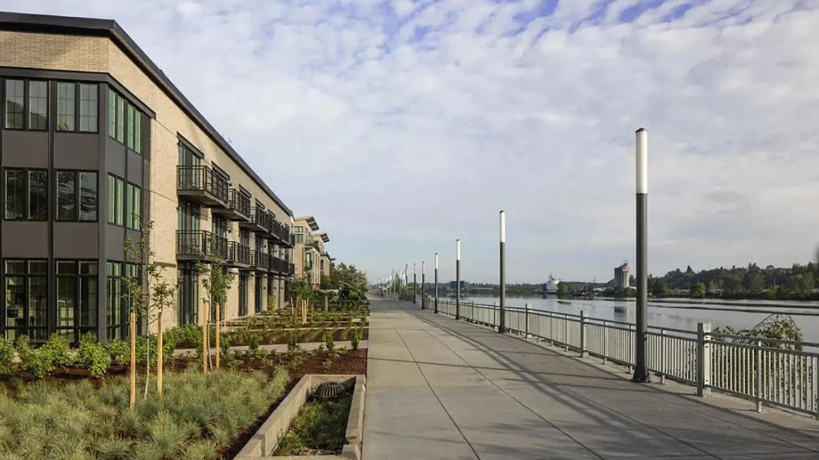 Landing Modern Apartment With Amazing Amenities Portland